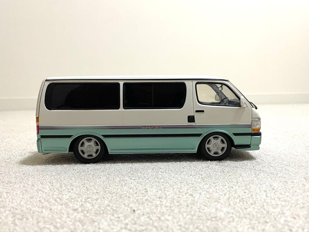 アオシマ　DISM 1/24 ハイエースバン100系中期型