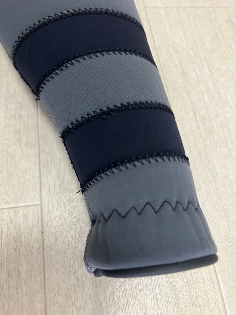 MELLOW グレーと黒の3ミリフルスーツ サーフィン用