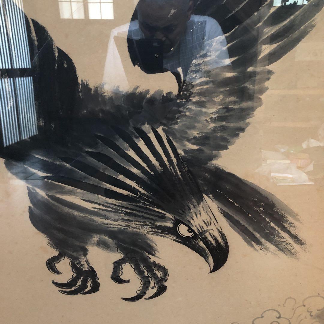 水墨画　　眼光鋭く獲物を狙い襲いかかる間際の構図