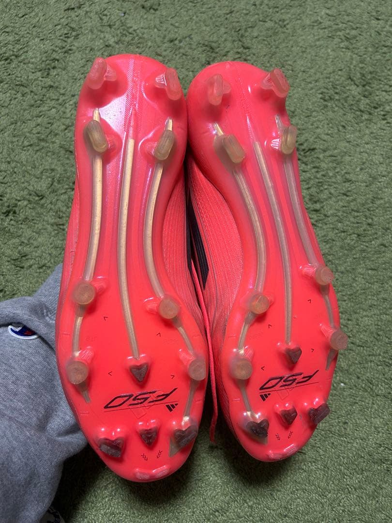 F50 ピンク スパイクシューズ