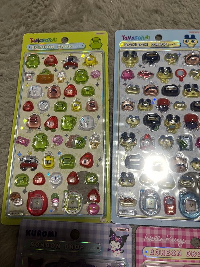 【正規品】たまごっち4種　モモンガ　キティ　クロミ　ボンボンドロップシール
