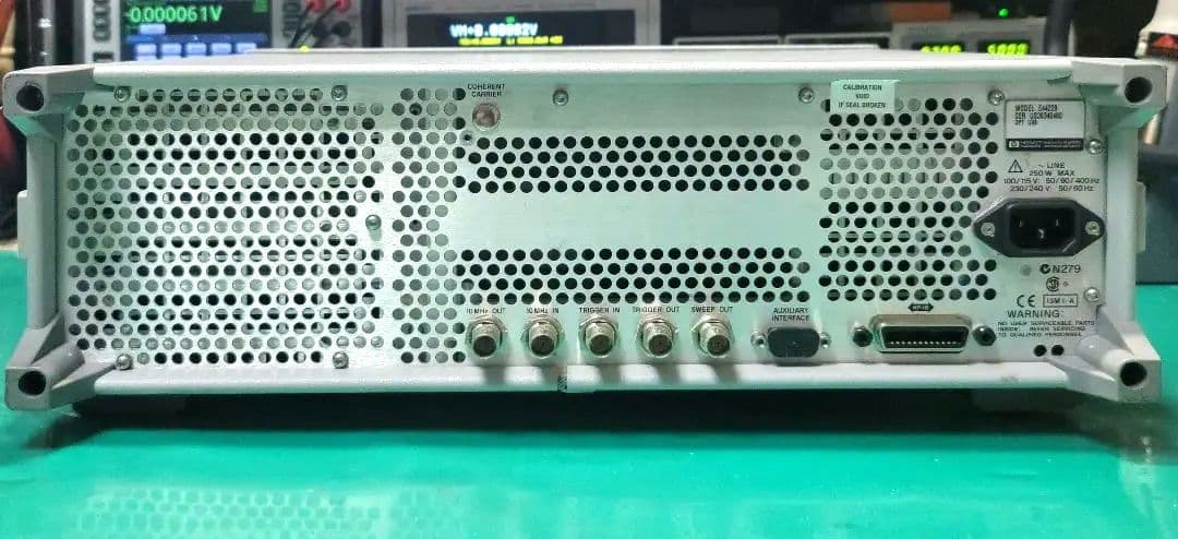 HP E4422B 250KHz-4.0GHz シグナルジェネレータ 現状動作品