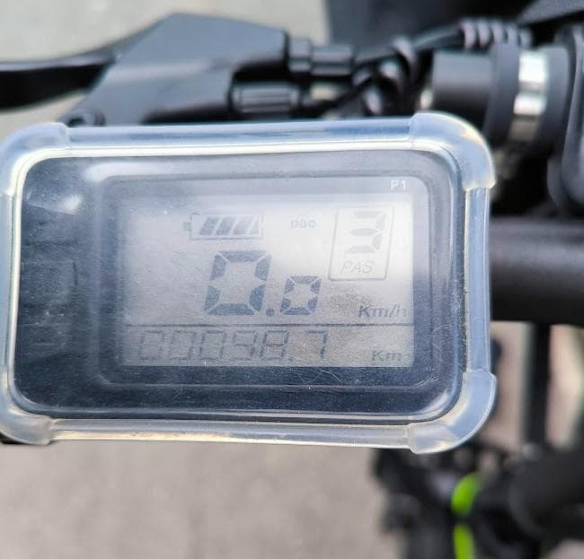 ピカチュウ　引取り限定！美品20インチ電動アシスト自転車 公道走行可