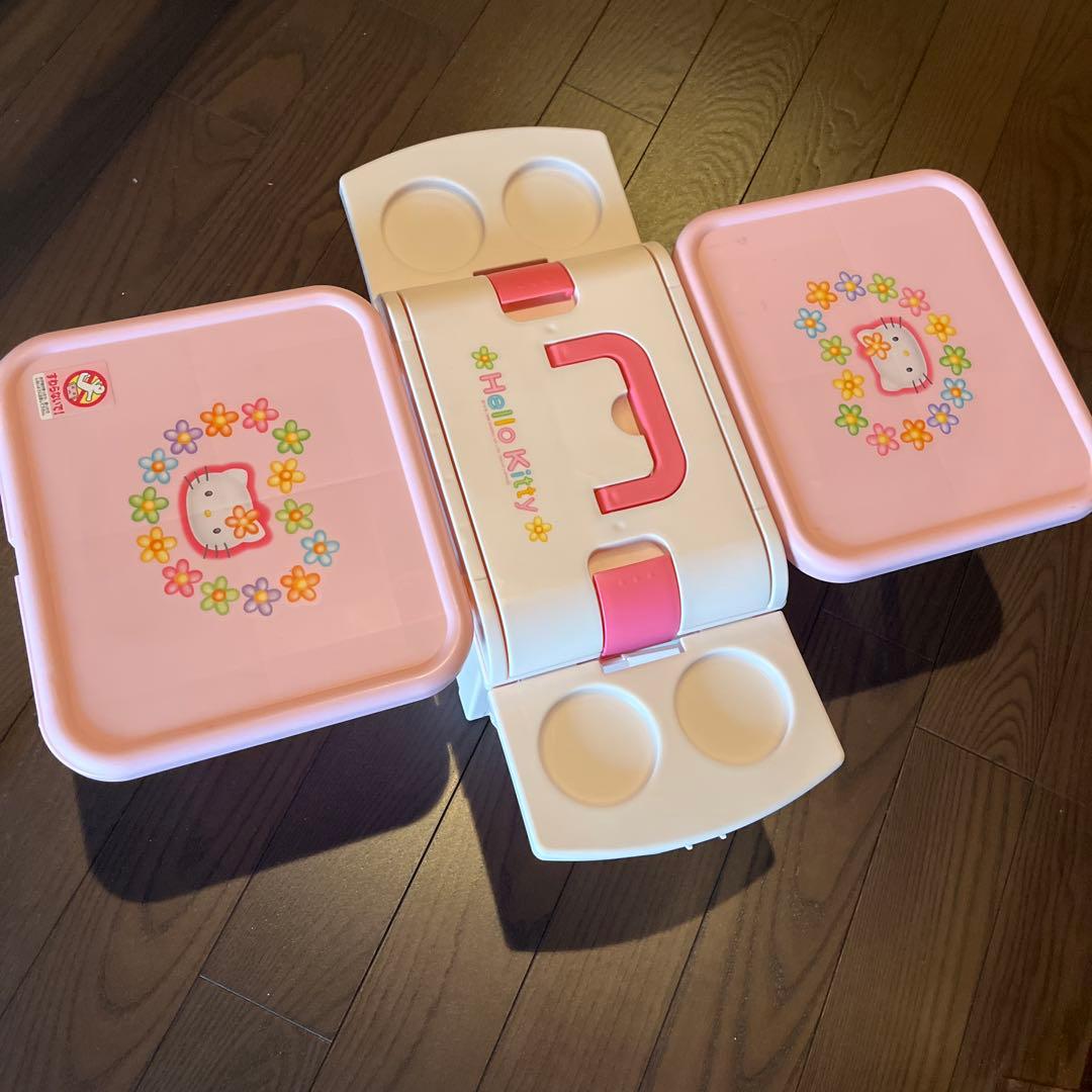 ハローキティ　クーラーボックス　テーブル