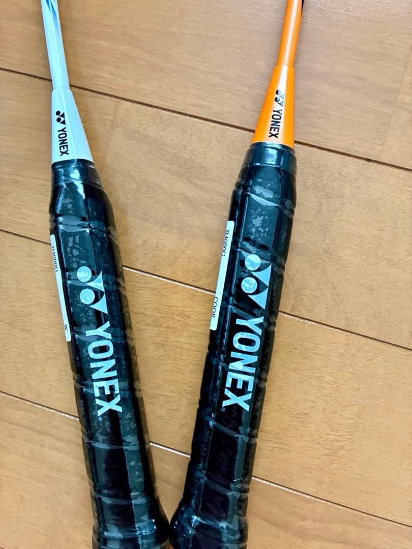 新品　ヨネックス　バドミントンラケット4本　カバー2個　シャトル3個