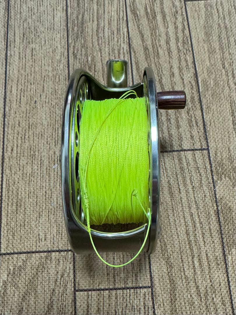 ネ*ポ様 Veteran T211R フライリール 蛍光グリーンライン