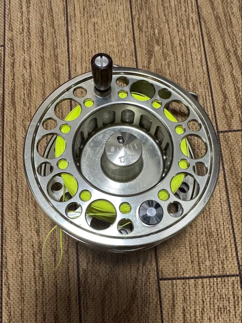 ネ*ポ様 Veteran T211R フライリール 蛍光グリーンライン