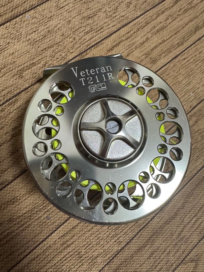 ネ*ポ様 Veteran T211R フライリール 蛍光グリーンライン
