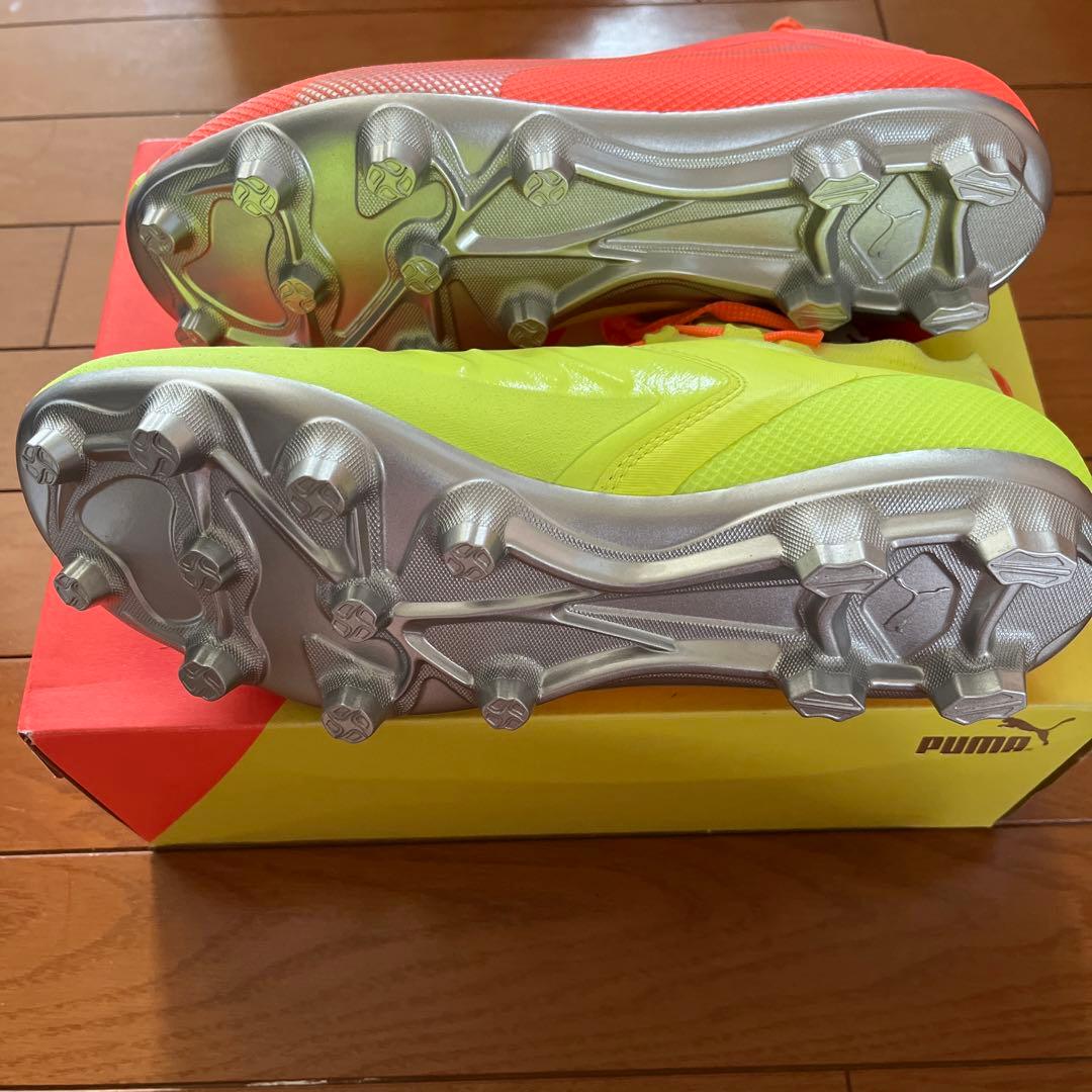 サッカースパイク　プーマ　ONE 20.1 HG OSG 26cm