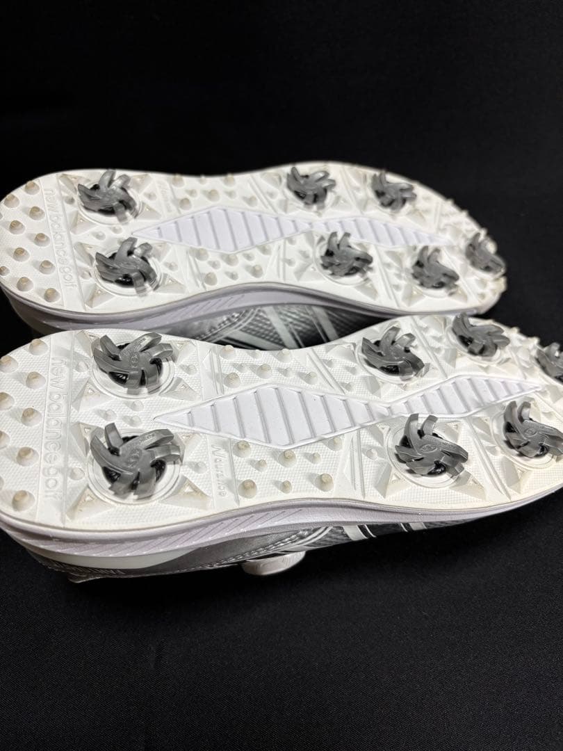 New Balance 軽量ゴルフシューズ シルバー