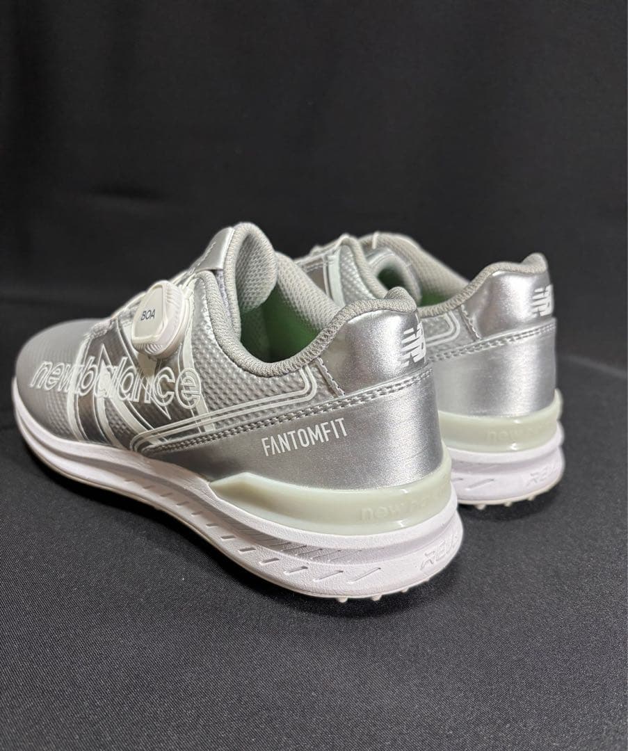New Balance 軽量ゴルフシューズ シルバー