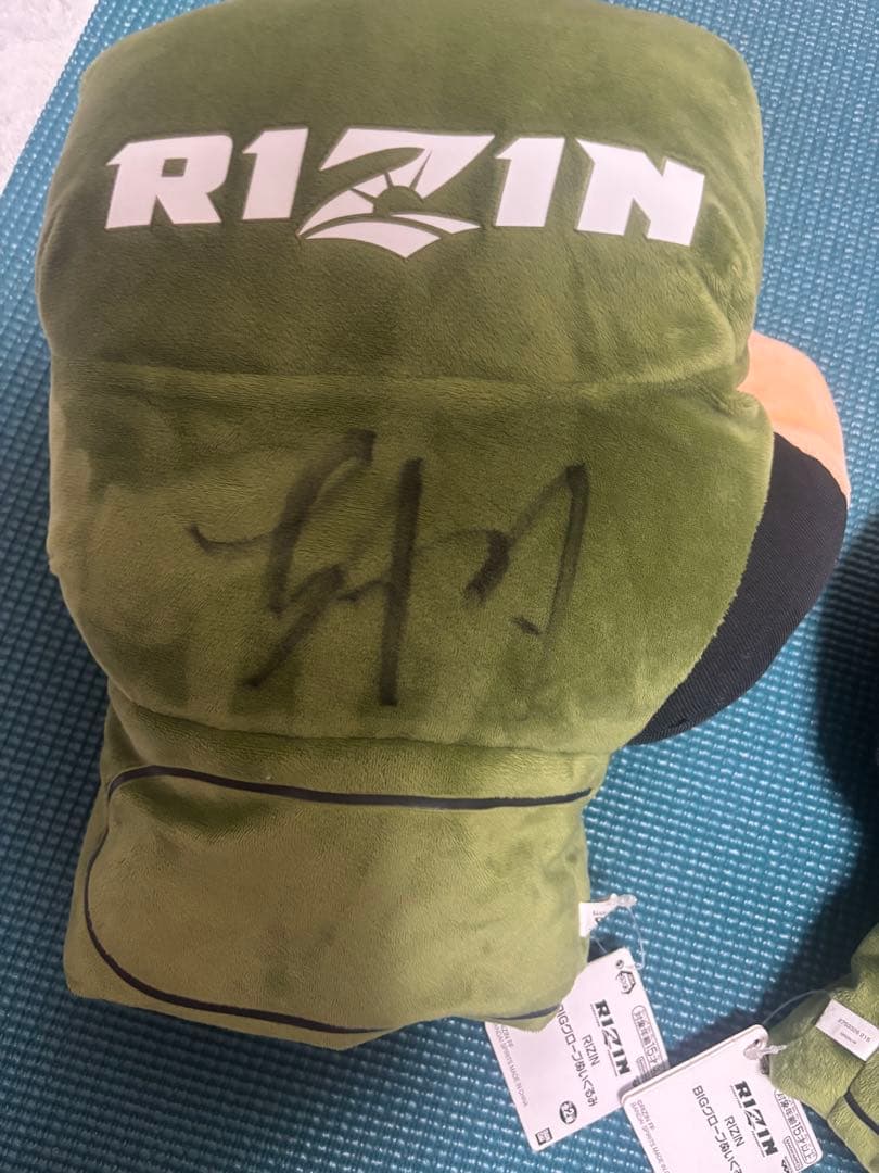 RIZIN サイン入りぬいぐるみボクシンググローブ おまけRIZINカード付き！