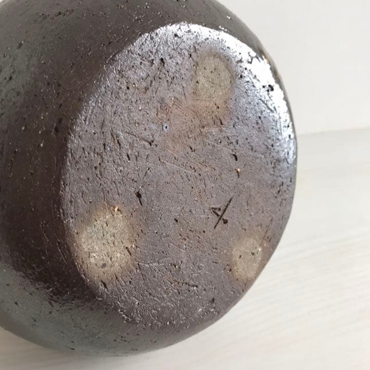 【陶芸作家】黒御影土(自然釉)花器・花瓶Ｃ