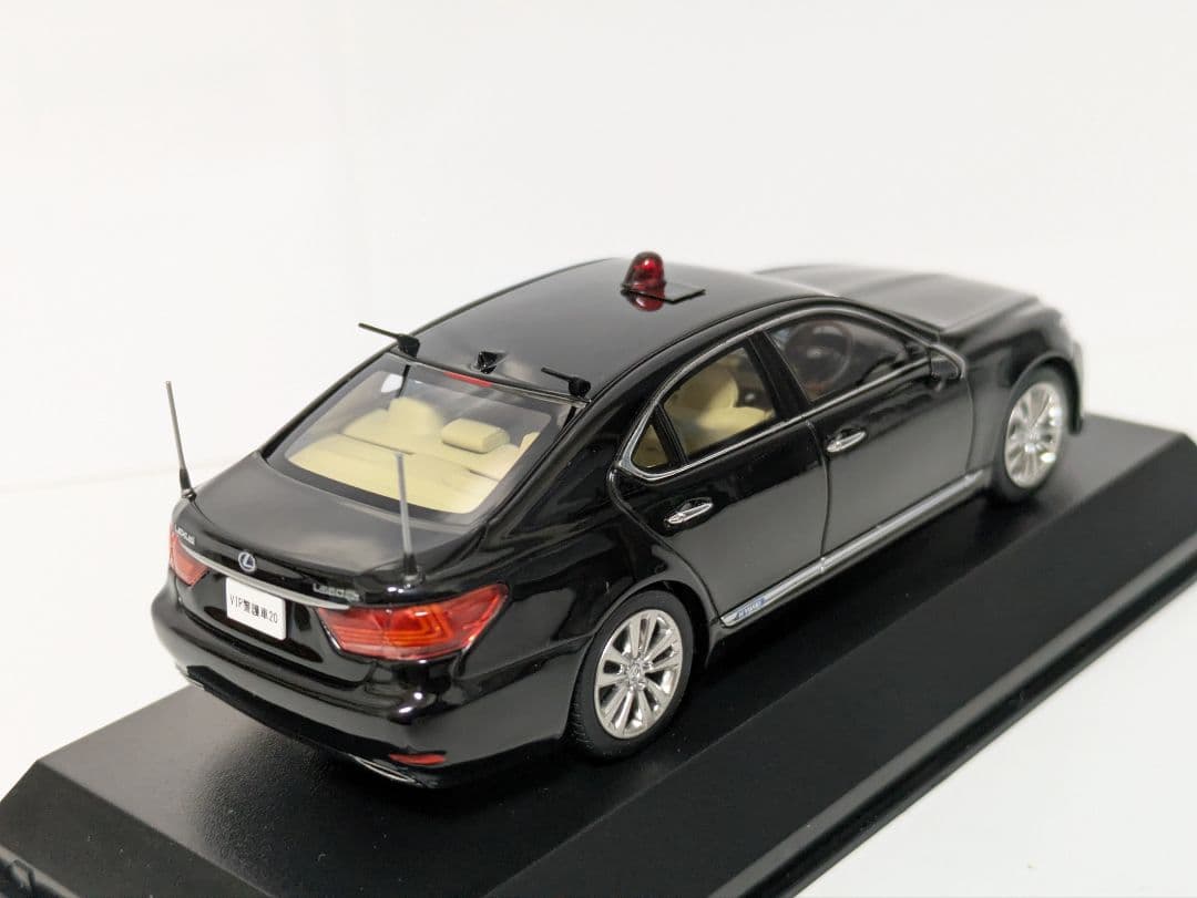 レイズ 1/43 レクサス LS600h 2017 警察本部警備部要人警護車両