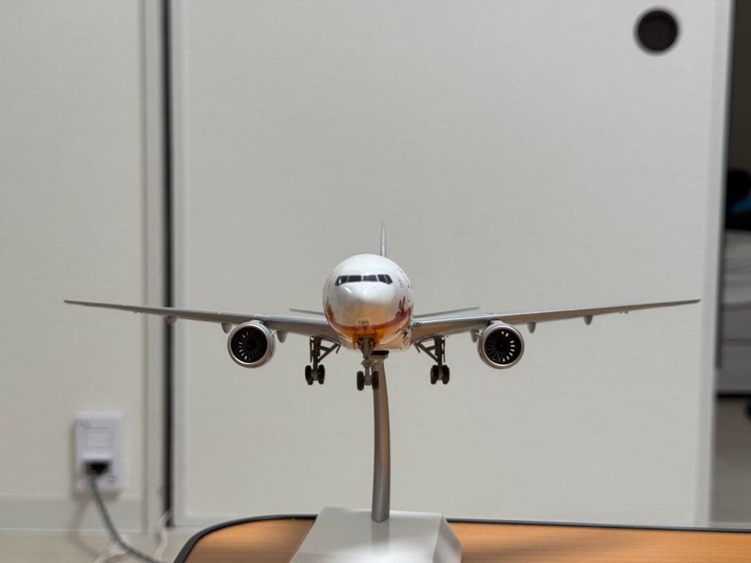 jcウィングス　B777 ANA 特別塗装機体モデル 1/200 ①