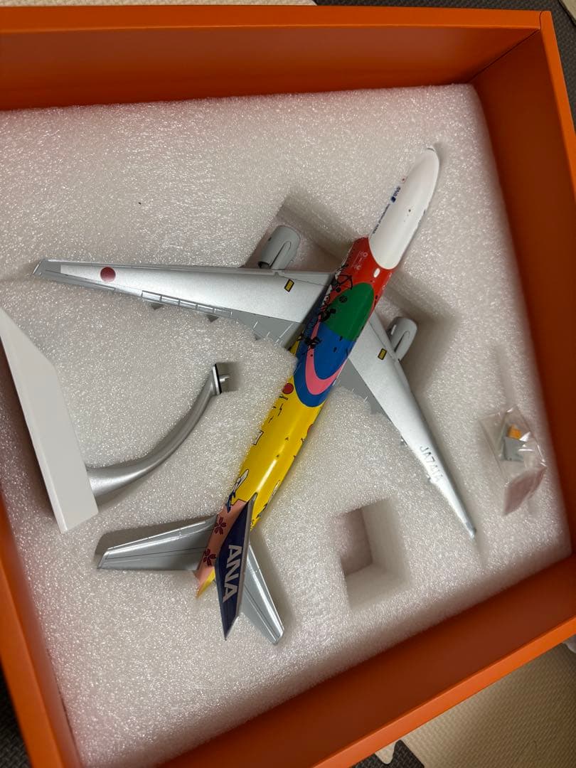 jcウィングス　B777 ANA 特別塗装機体モデル 1/200 ①