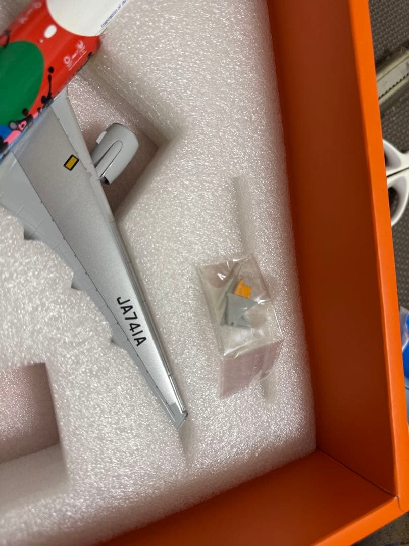 jcウィングス　B777 ANA 特別塗装機体モデル 1/200 ①
