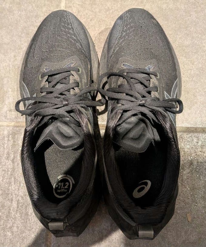 アシックス　asics　ブラック　NOVABLAST 4　27.5cm wide