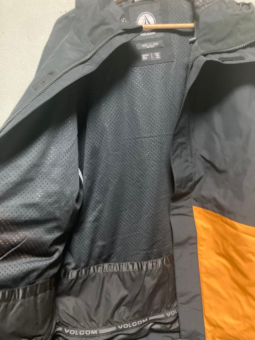 Volcom スノーボード用防水ジャケット 黒オレンジ
