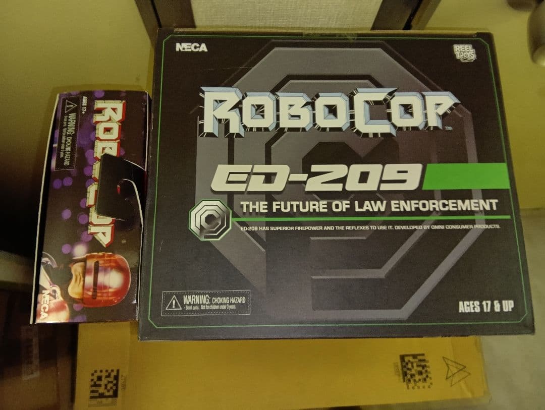 ネカ　アルティメット　ロボコップ & ED-209セット　　未開封