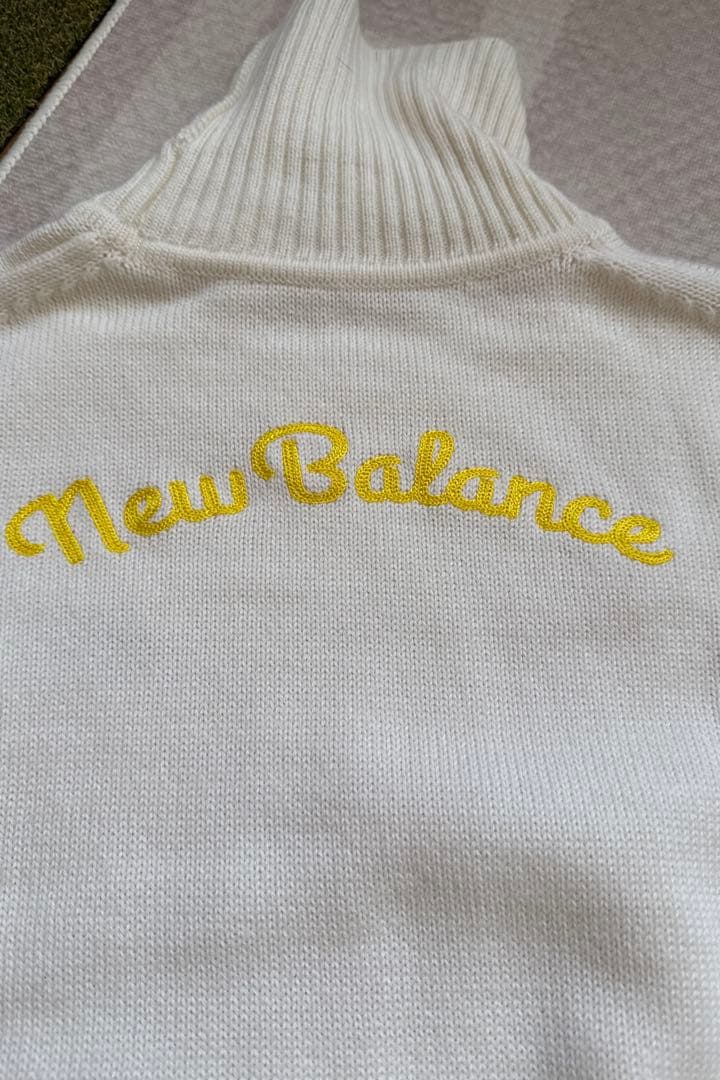New Balance タートルネックセーター・パンツセット