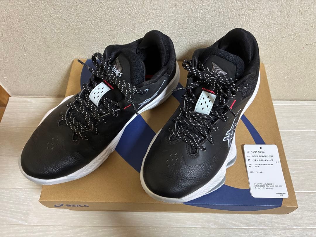 美品 asics アシックス NOVA SURGE LOW 25.5㎝ バッシュ