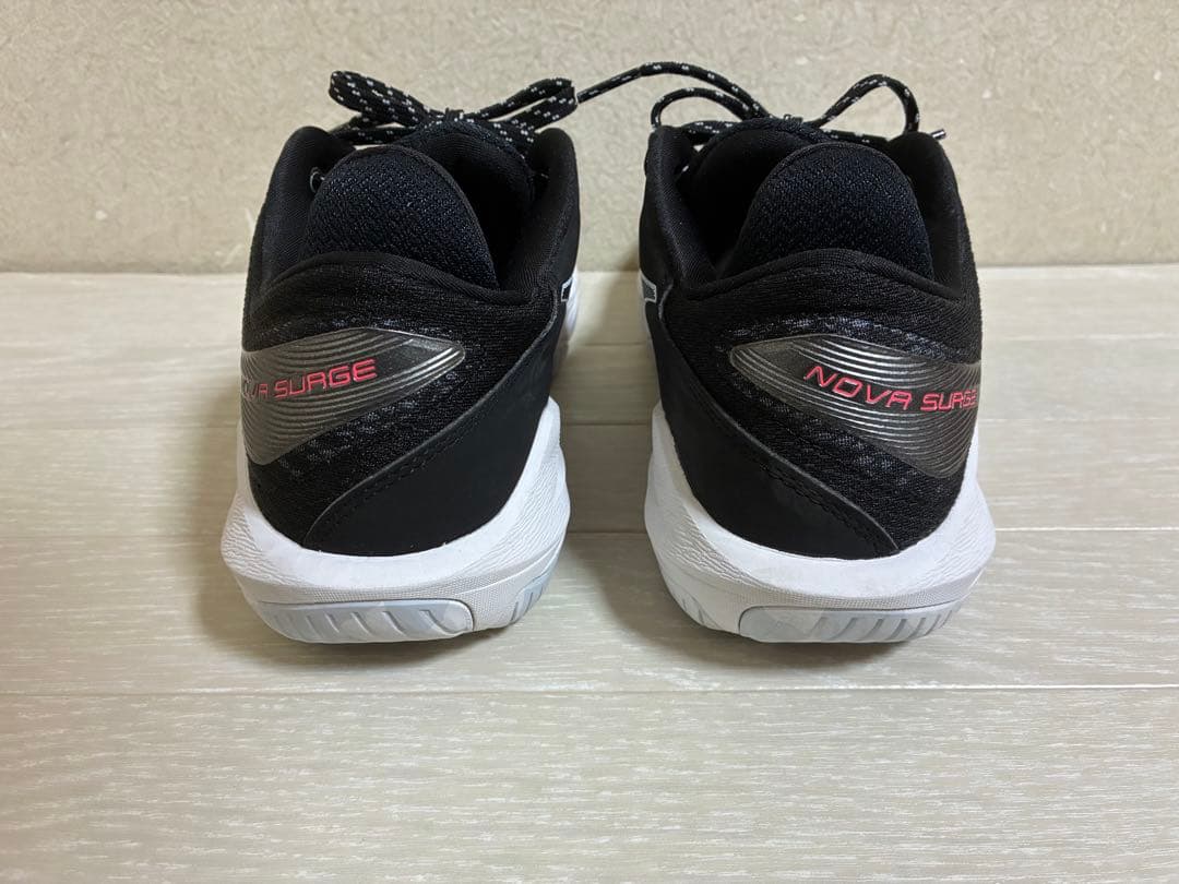 美品 asics アシックス NOVA SURGE LOW 25.5㎝ バッシュ