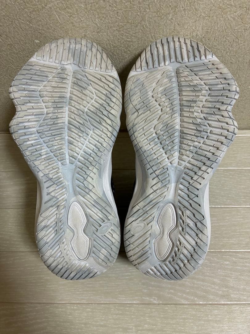 美品 asics アシックス NOVA SURGE LOW 25.5㎝ バッシュ