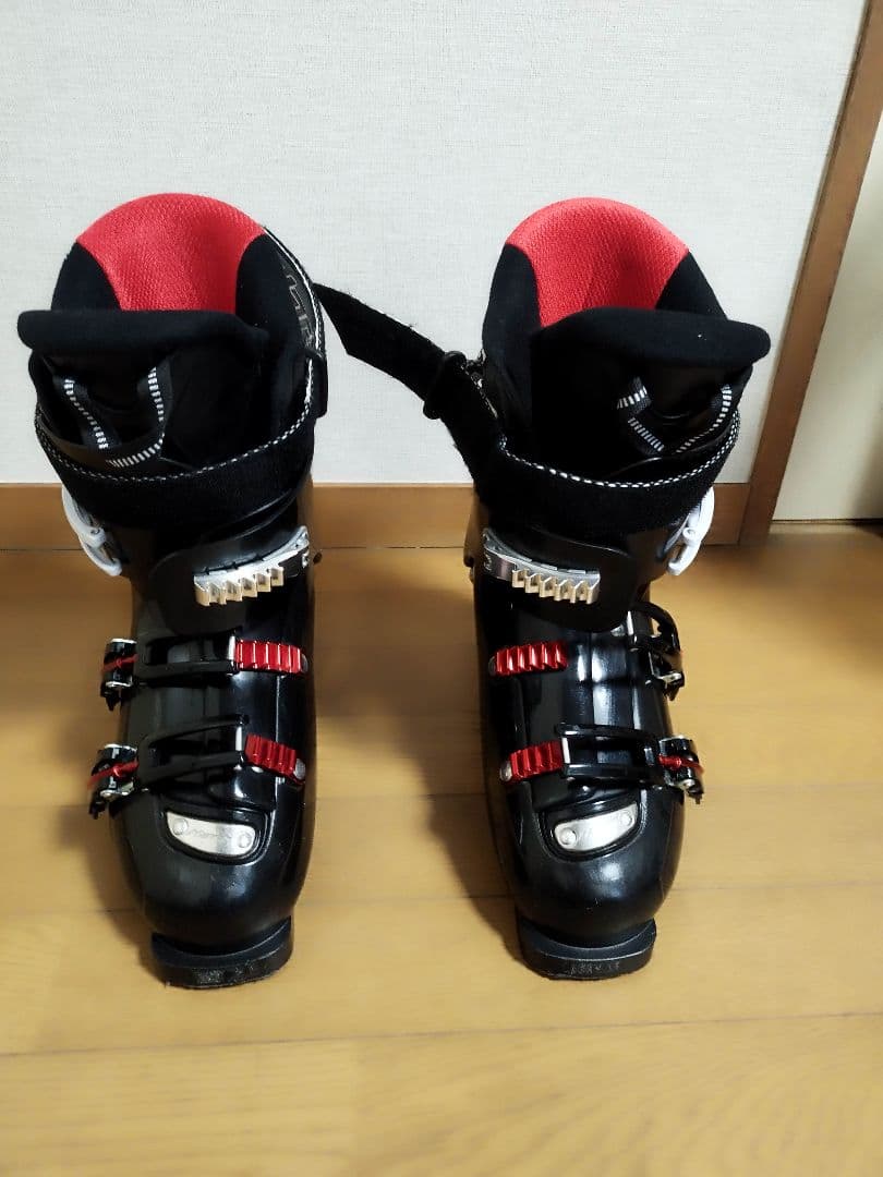 Hartのスキー板、ストック、ブーツのセット