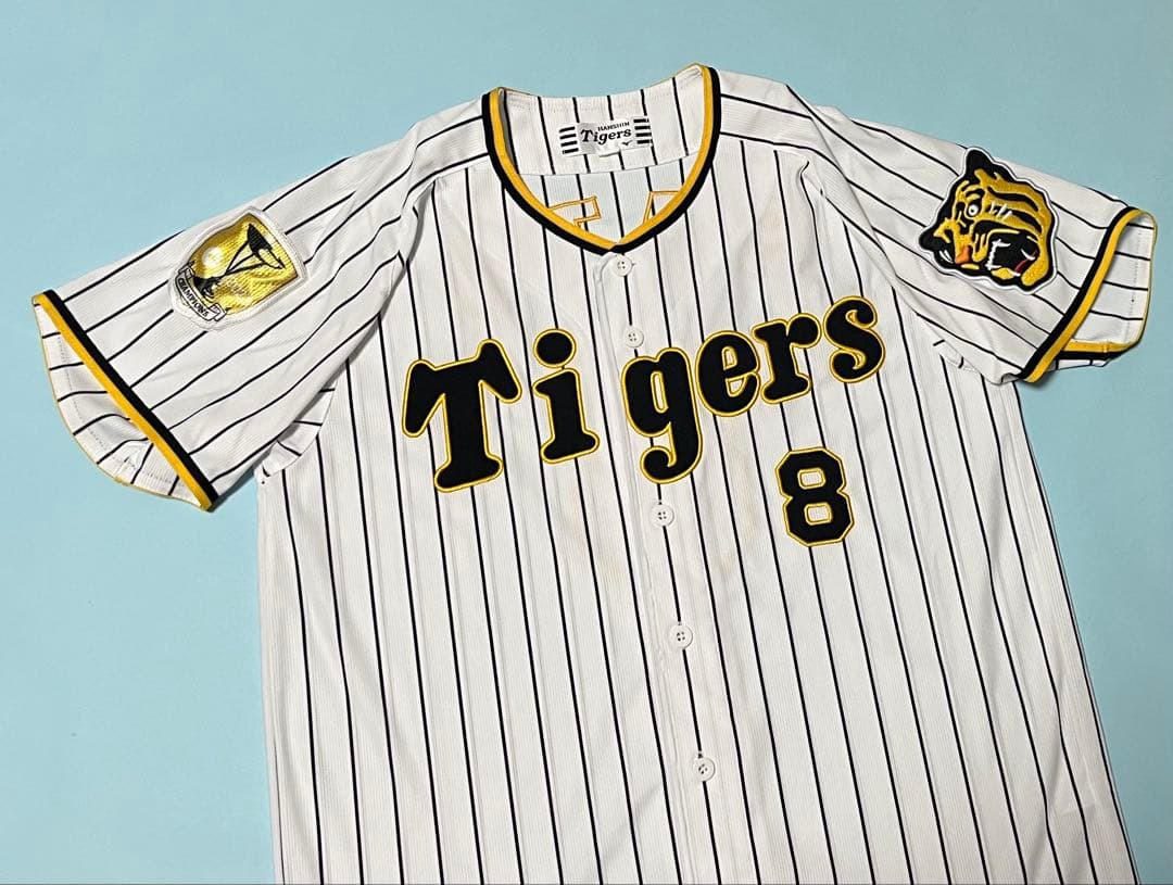 阪神タイガース　佐藤輝明選手ユニフォーム　チャンピオンワッペン付　未使用美品