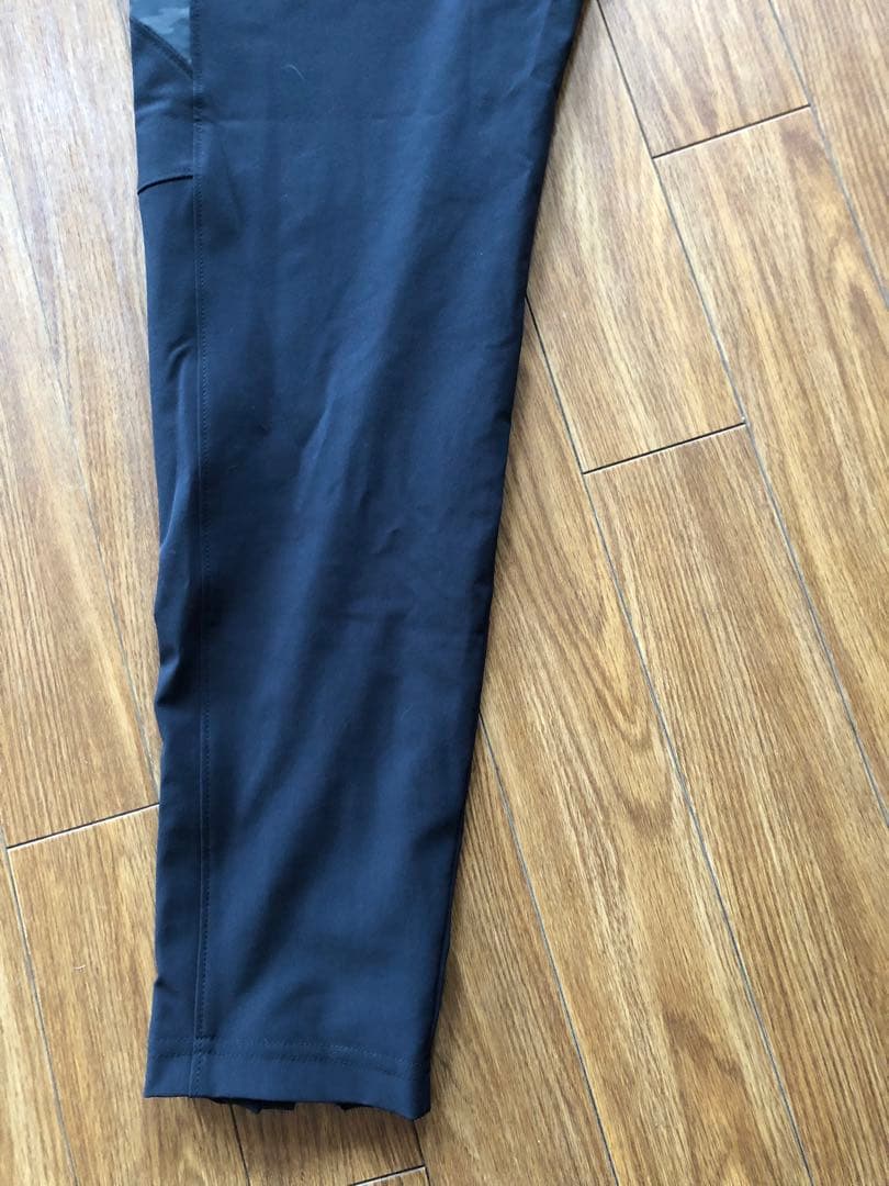 Under Armour ジッパー付きトレーニングパンツ Mサイズ ブラック