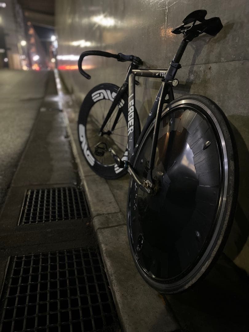 ピストバイクフレーム水曜日までならタイヤつけます