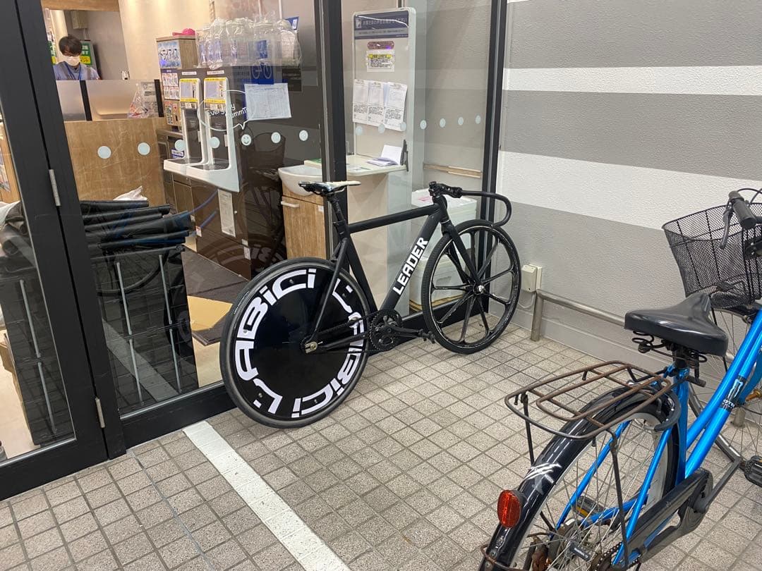 ピストバイクフレーム水曜日までならタイヤつけます