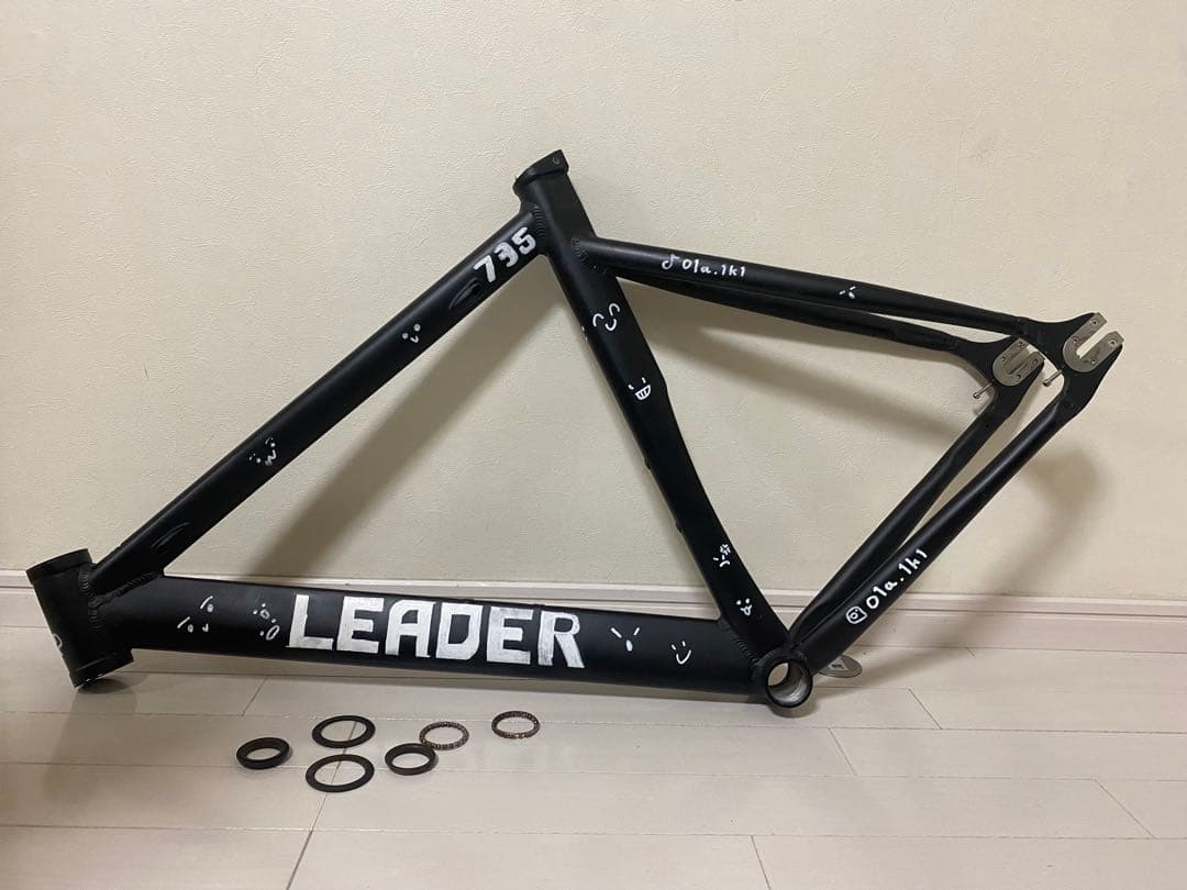 ピストバイクフレーム水曜日までならタイヤつけます
