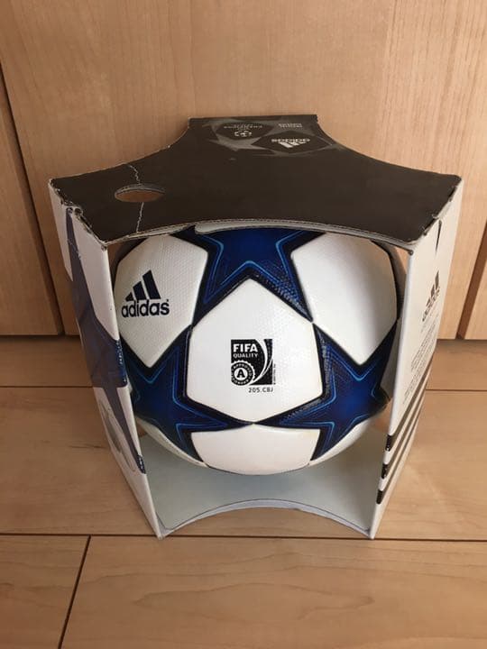 フィナーレ １０　アディダス 公式球　サッカーボール　新品未使用