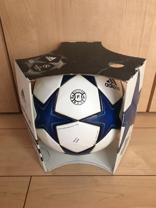 フィナーレ １０　アディダス 公式球　サッカーボール　新品未使用