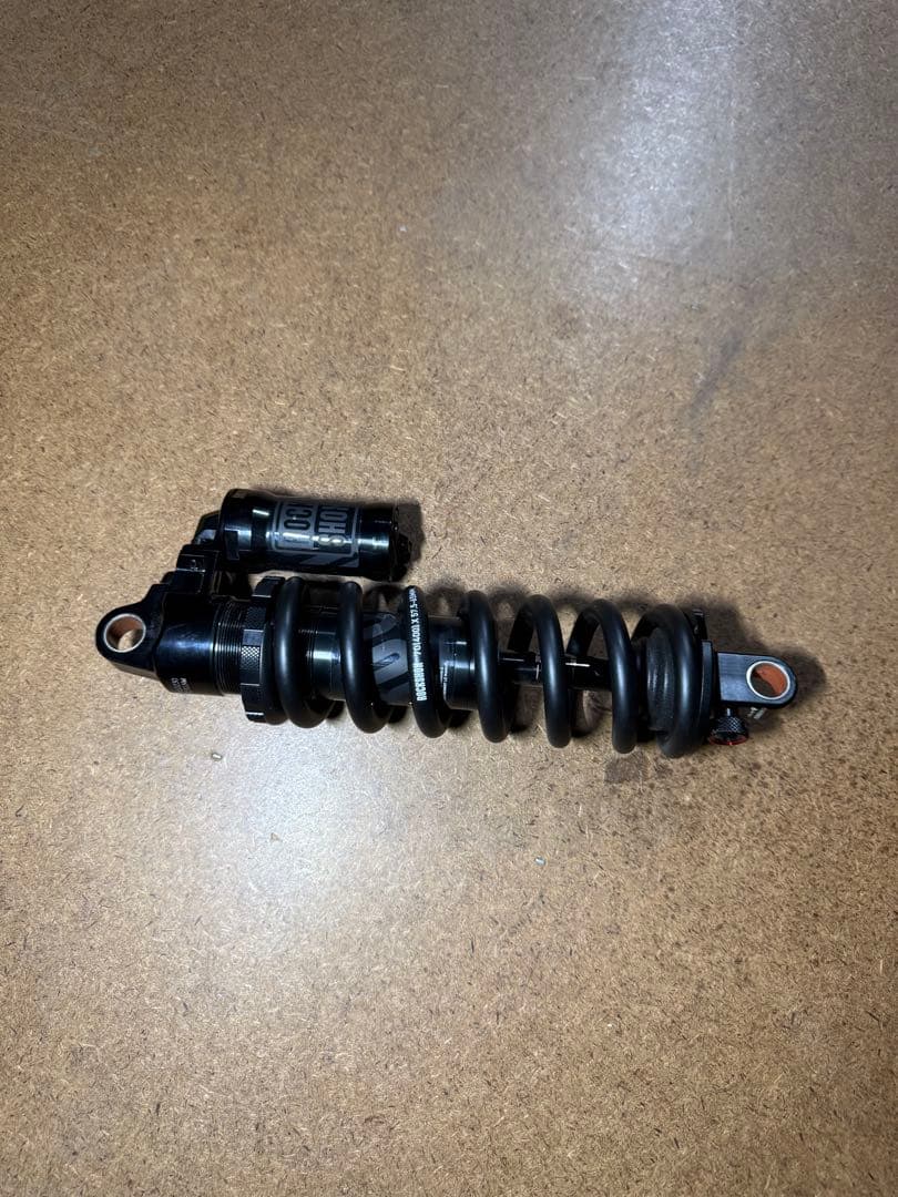 パーツ RockShox Vivid Coil 230x62.5mm