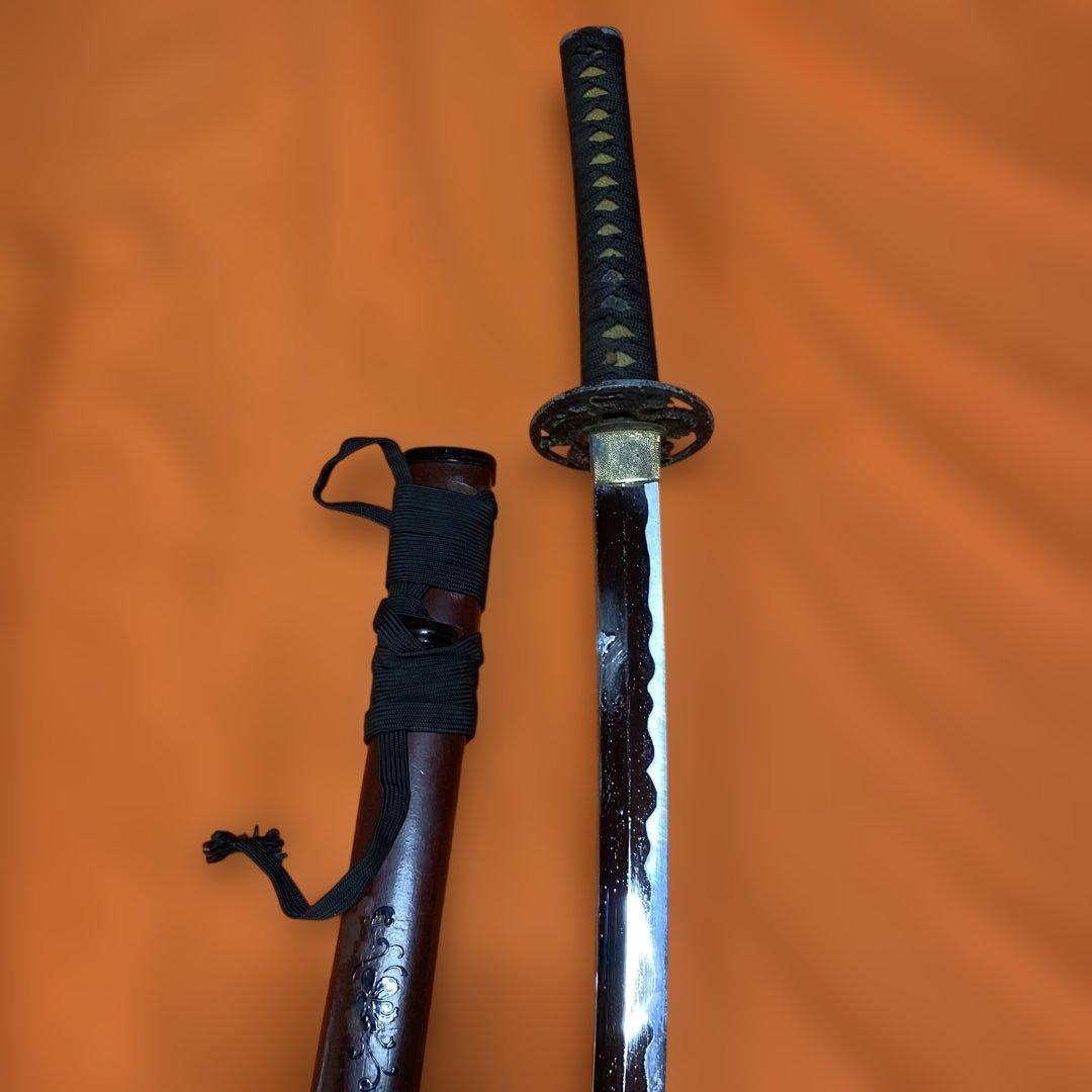 割安模造刀 黒柄 龍彫透し丸鍔 鳳凰図金口金尻小豆鞘