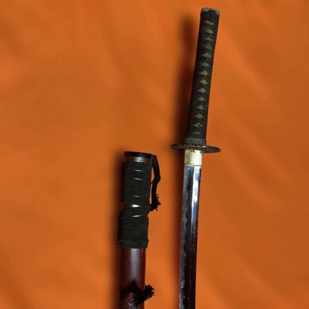 割安模造刀 黒柄 龍彫透し丸鍔 鳳凰図金口金尻小豆鞘