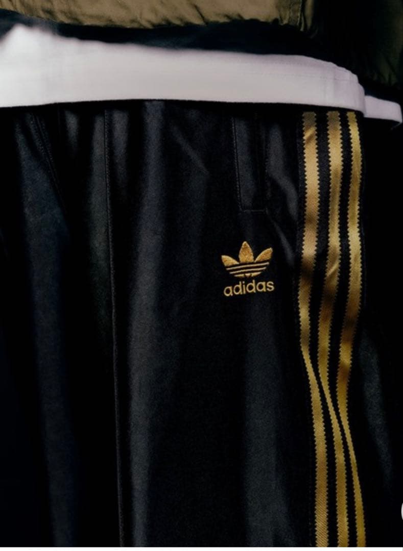 アディダス　adidas ストライプジャージパンツ 黒/金