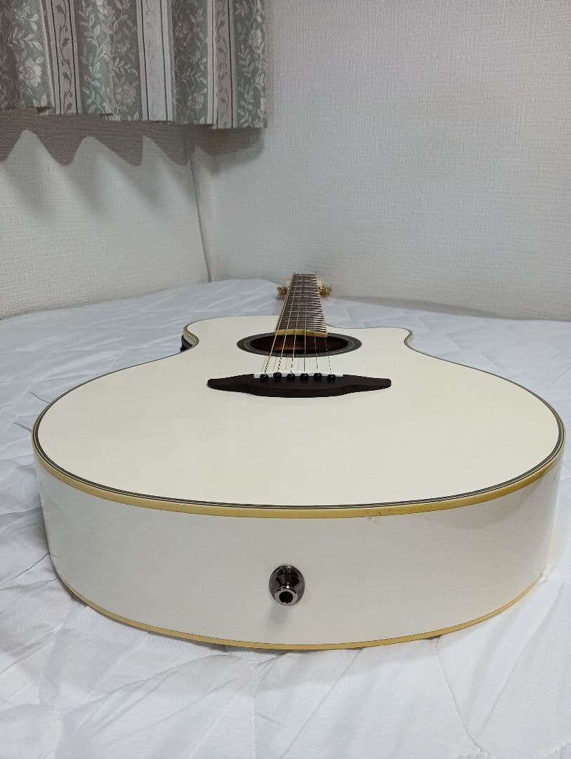 ヤマハ エレアコギターAPX 1000 PW　超美品！ハードケース入りす