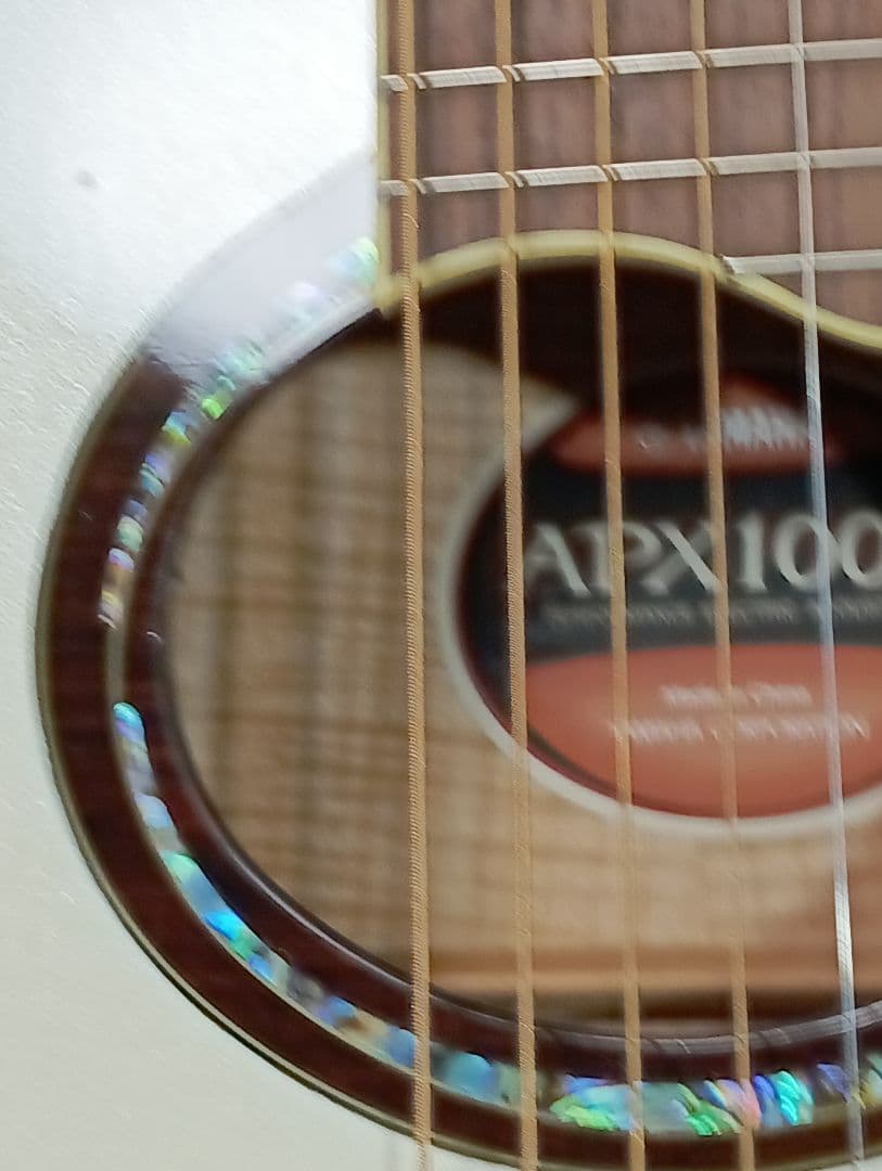 ヤマハ エレアコギターAPX 1000 PW　超美品！ハードケース入りす