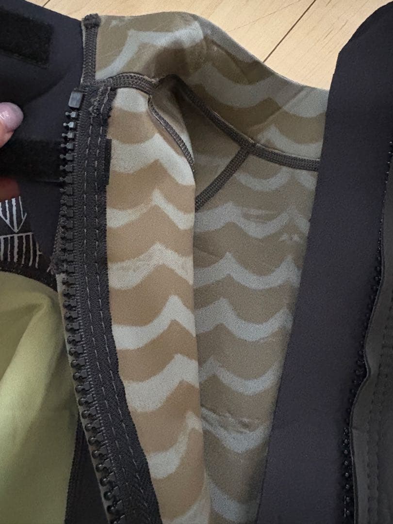 ［新品未使用］ロングスリーブスプリングウェットスーツ