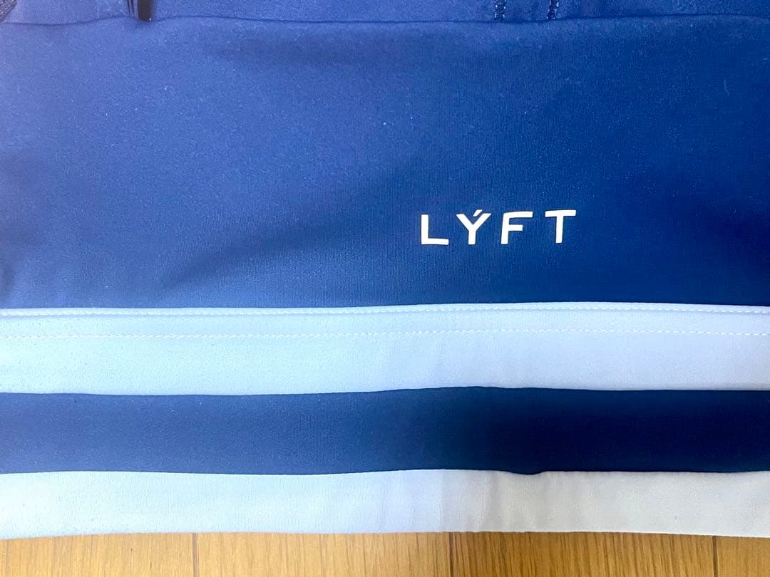 【新作・美品】LÝFT ブラトップ　Mサイズ　ボーダー　ネイビー　LYFT