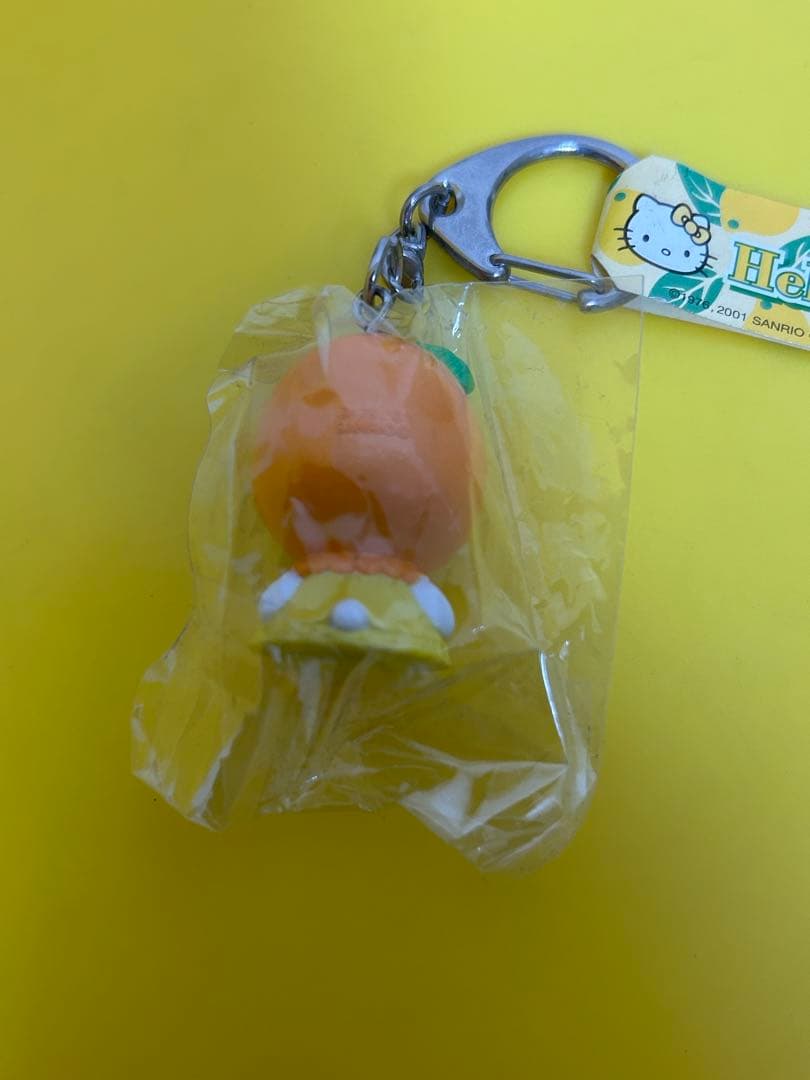 ご当地　ハローキティ 長崎限定 マスコットキーホルダー　びわ