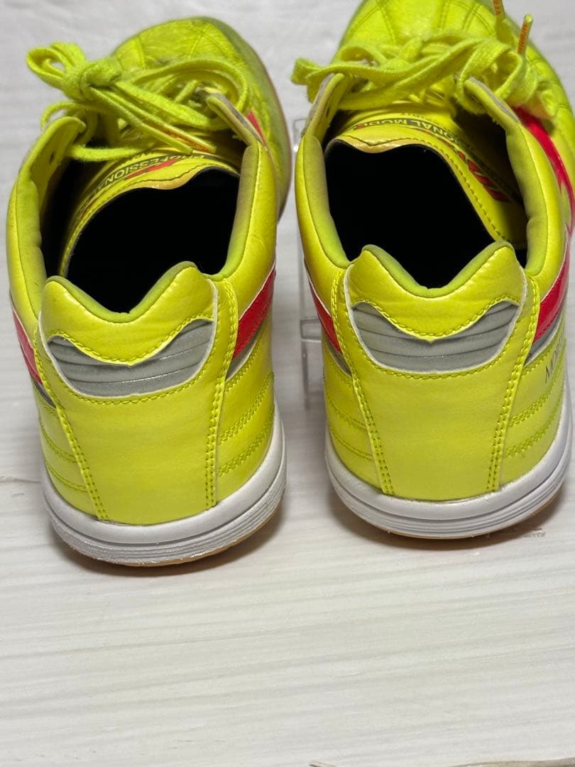 Mizuno Morelia フットサル　イエロー/レッド　26.0cm