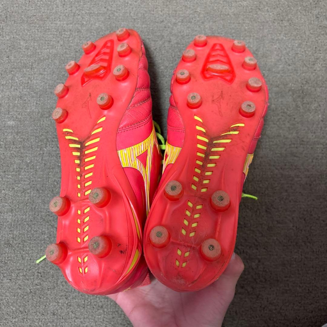 MIZUNOモレリアネオ4限定色