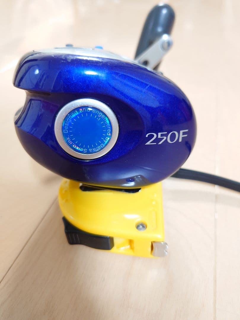 DAIWA デジタル表示 フィッシングリール 250F