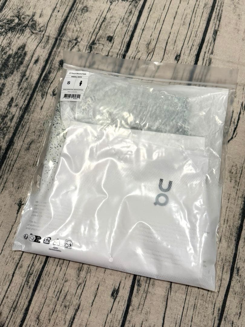 【未使用】on オンCourt shorts MINERAL / WHITE S