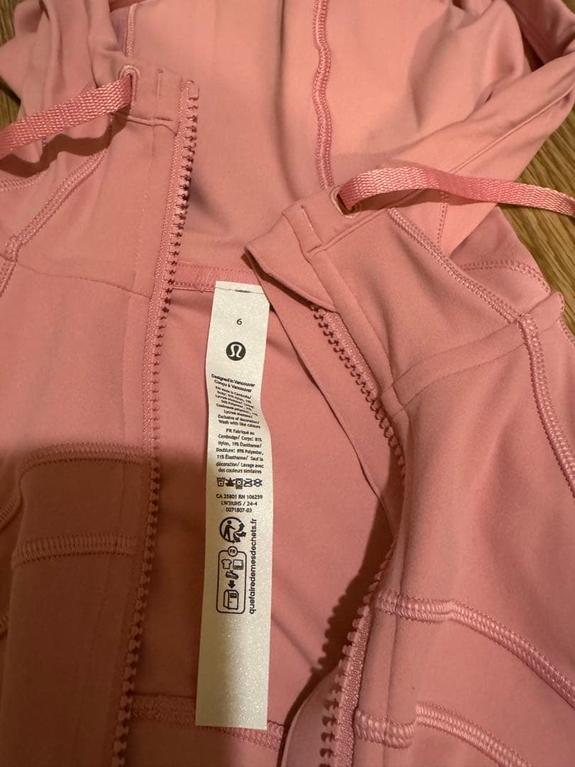 Lulu lemon パーカー